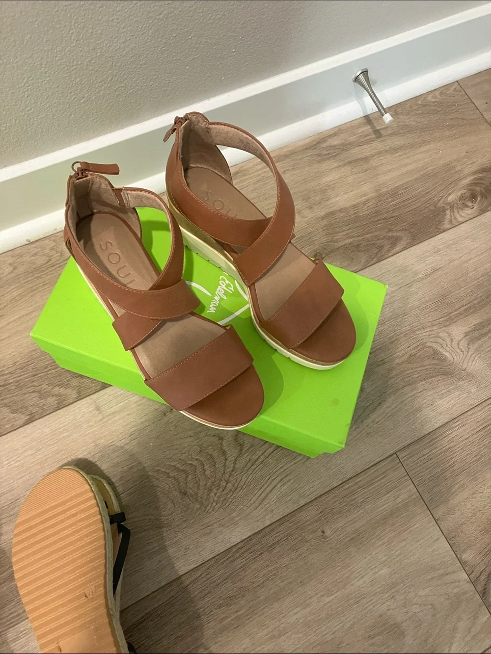 Soul Naturalizer Tan Leather Wedge zipper back sandals